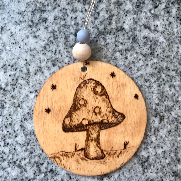 Mushroom wood burnt Ornament - Picture 1 of 1